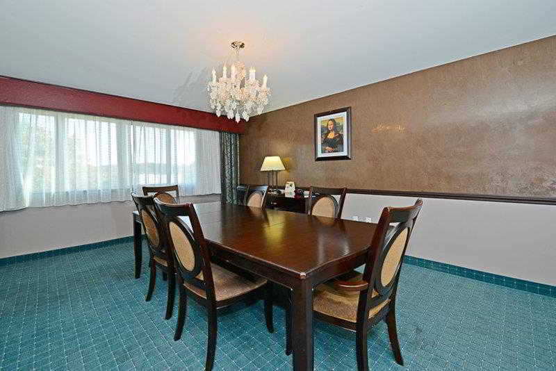 Causeway Bay Hotel Lansing Bilik gambar