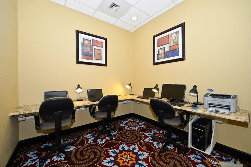 Causeway Bay Hotel Lansing Kemudahan gambar
